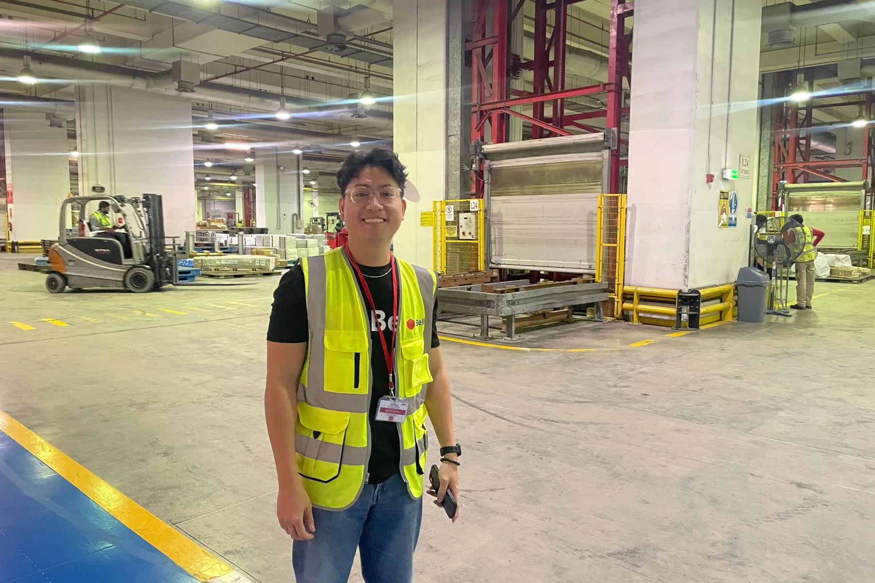 A Belli team member in the Emirates SkyCargo cargo warehouse